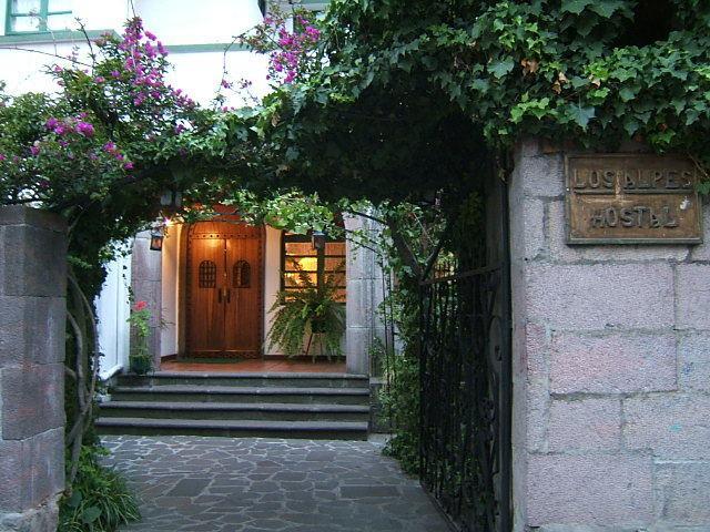 Hotel Los Alpes Quito Exterior photo